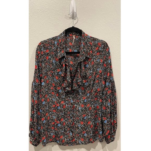Free People Tops - FREE PEOPLE Floral Long Sleeve Ruffle Blouse